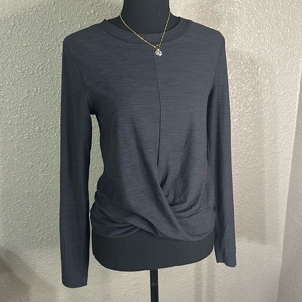 LIKE NEW Old Navy Active Twist/keyhole top - in heather dark gray/charcoal